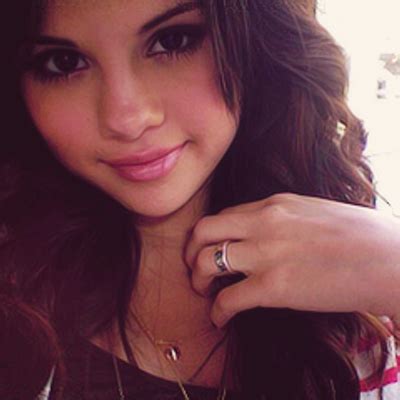 Tweets with replies by Selena Gomez  @iSmileSelena  | Twitter
