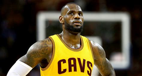 Twitter Reacts to LeBron James Exposing His Penis on TV ...