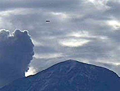 UFO SIGHTINGS DAILY: Cigar UFO Over Volcano Popocatepetl ...