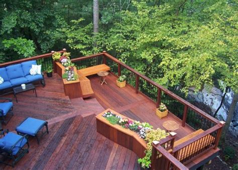 Un deck de madera para la terraza de mi casa. Construcción ...