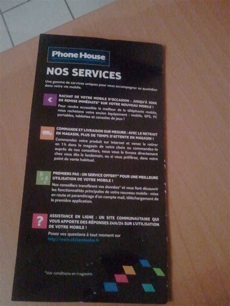 Un folder en forme de Nokia Lumia 800 chez The Phone House ...
