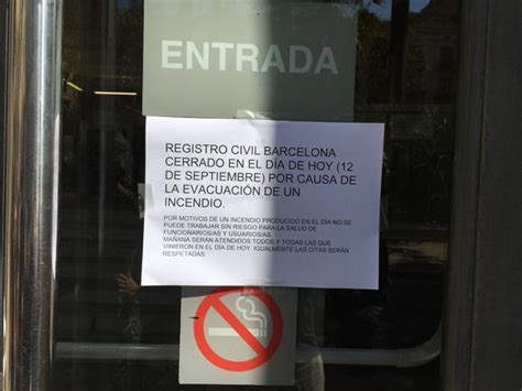 Un incendio obliga a evacuar el Registro Civil de Barcelona