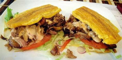 Un  Jibarito  Sandwich de plátano con Pernil | Hispanic ...