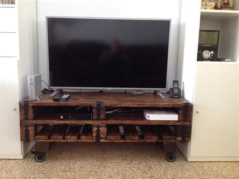 Un mueble para la televisión hecho con palets – I Love Palets