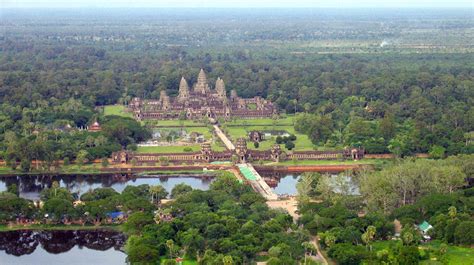 Un rincón del mundo donde perderte este verano... Angkor ...