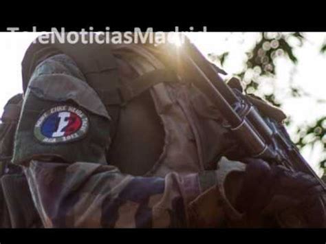 Un soldado francés luce en su uniforme un lema nazi usado ...