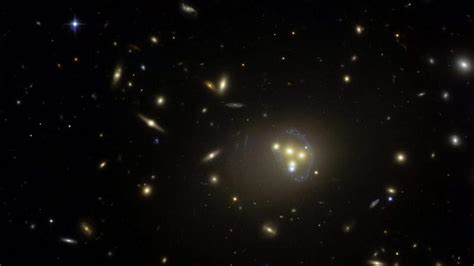 Una colisión de cuatro galaxias deja entrever la materia ...