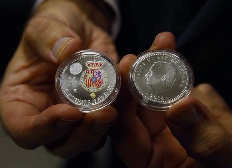Una moneda de 30 euros de plata y a color por los 50 años ...