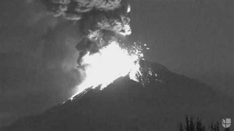 Una nueva y espectacular erupción del Popocatépetl   Univision