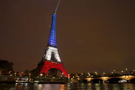 Une élue de Paris veut un éclairage tricolore permanent de ...