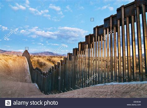 United States border fence, US/Mexico border, east of ...