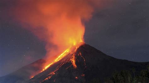 Unos 40 volcanes de todo el mundo están en erupción en ...