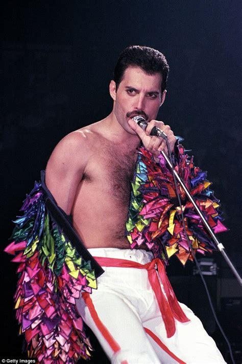 Unseen photos show a young Freddie Mercury became pop s ...