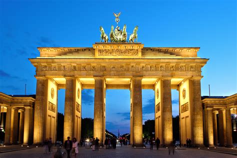 Vaizdas:Brandenburger Tor abends.jpg – Vikipedija