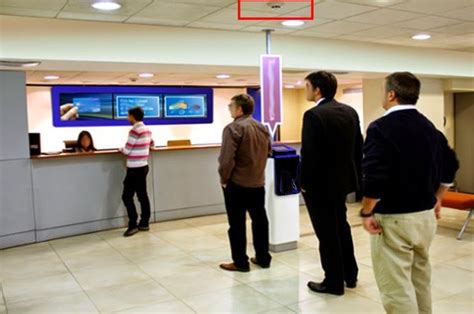 Varios bancos y cajas dotan a sus oficinas bancarias de un ...