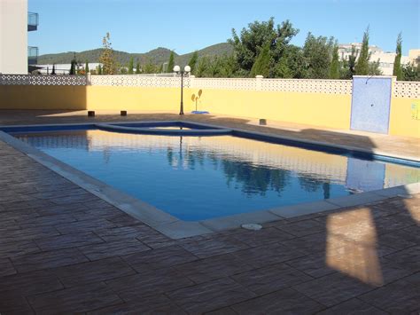 Venta Planta baja con jardín y piscina comunitaria en Ses ...