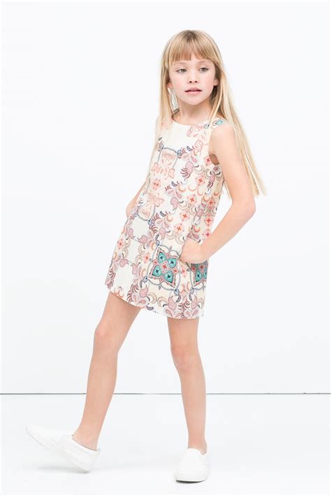 Vestidos y monos estampados para niñas en Zara colección ...