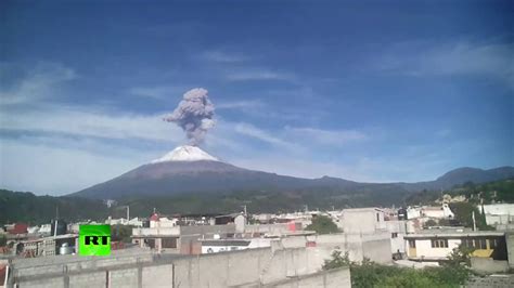 Video: Ash and Gas: Popocatepetl volcano erupts in Mexico