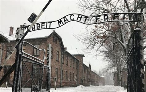 Video: Explore Auschwitz concentration camp in 360 degrees ...