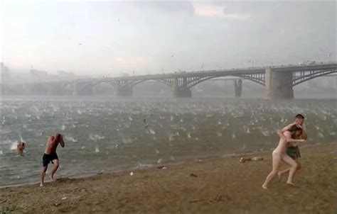 Video of apocalyptical beach hailstorm in Novosibirsk ...