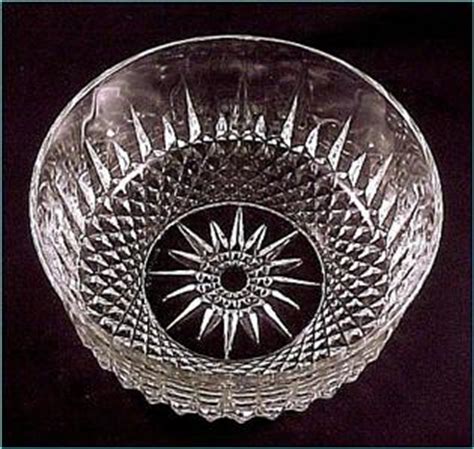 Vintage Arcoroc France Pressed Glass Serving Bowl   EUC