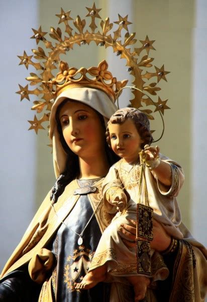Virgen del Carmen: Patrona de los Marineros