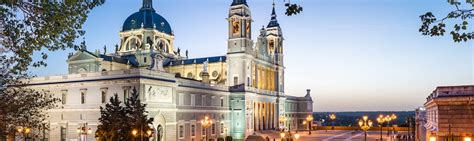 Visita a La Catedral de la Almudena: lo mejor de Madrid