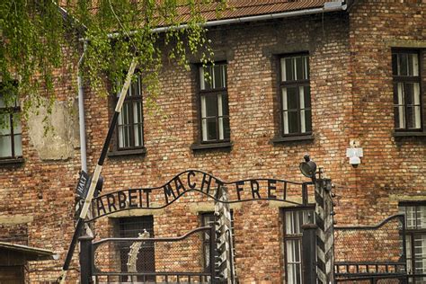 Visitar Auschwitz es una de las actividades más ...