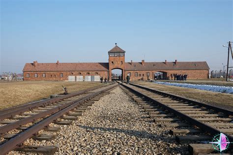 Visitar el campo de concentración de Auschwitz y las minas ...