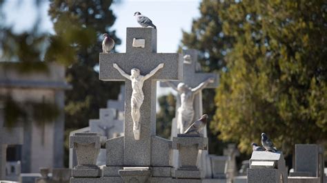 Visitas guiadas para conocer el Cementerio de la Almudena ...