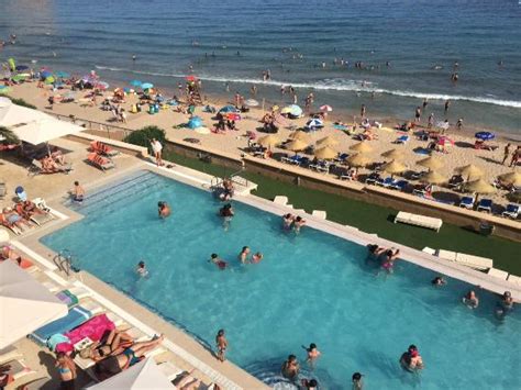 Vista de cima da piscina.   Picture of Gran Hotel Sol y ...