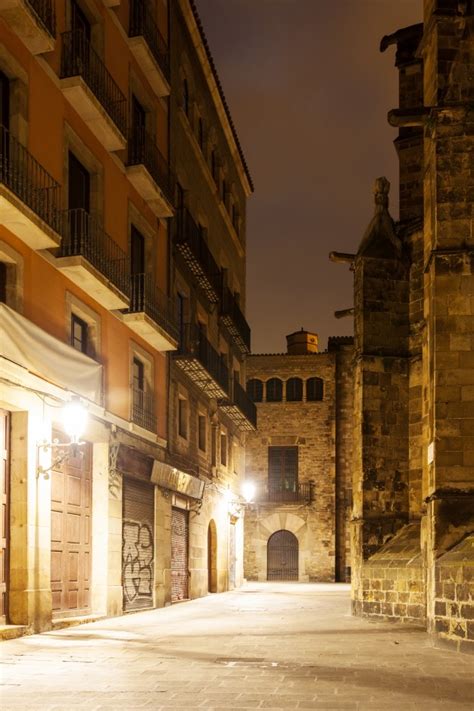 Vista nocturna del Barrio Gótico. Barcelona | Descargar ...