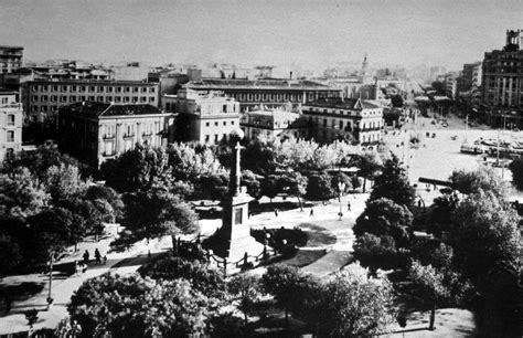 Vista Plaza Aragón con el antiguo Colegio al fondo ...