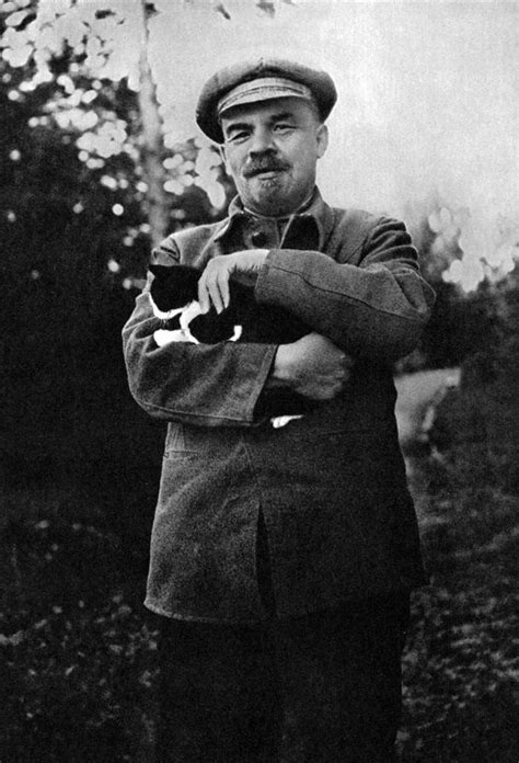 Vladimir Lenin with Cat by Unknown Artist | Горки Ленина ...