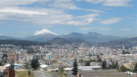 Volcan Cotopaxi desde Quito capital del Ecuador Imagen ...