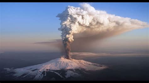 Volcan Etna, su Crater Volcano HumeanteEN DIRECTO, CÁMARA ...
