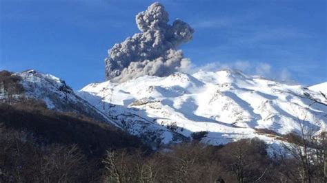 Volcán Nevados de Chilán registra pulso eruptivo | Tele 13