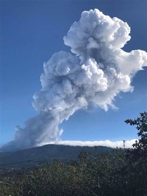 ¡Volcán Poás registra nueva erupción!