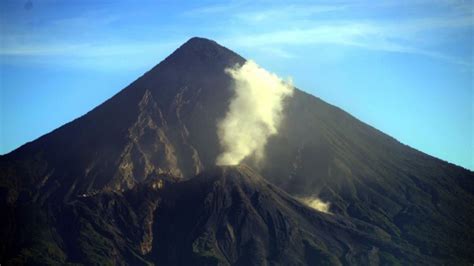 Volcán Santiaguito registra potente erupción en Guatemala ...