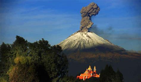 Volcanes activos en México: ¡Atrévete a conocerlos!   Más ...