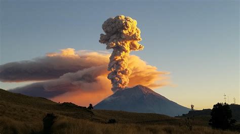 Volcanic Eruption of Popocatépetl in Mexico [3264x2448 ...