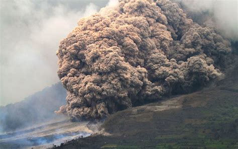 Volcano Mount Sinabung in Sumatra, Indonesia erupts ...