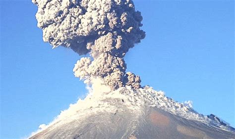 Volcano Warning: Mexico City volcano ERUPTS as huge plume ...