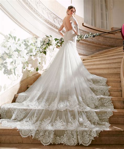 Wedding Dress Trains Guide: Style, Length & Types for ...