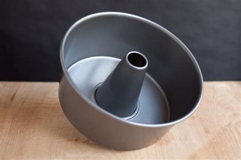 What s the Difference Between a Bundt Pan and a Tube Pan ...