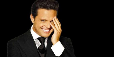 Who is Luis Miguel dating? Luis Miguel girlfriend, wife