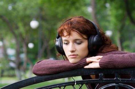 Why do we enjoy listening to sad music?    ScienceDaily