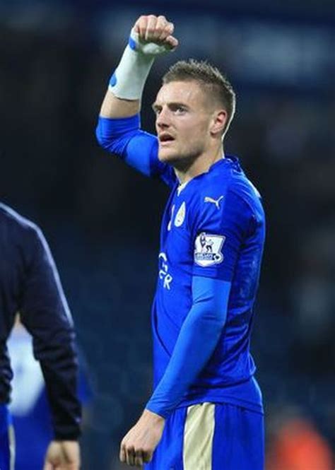 Why does Jamie Vardy wear a bandage on his wrist ...