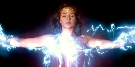 Wonder Woman: Movie Origin & Powers Explained | Screen Rant