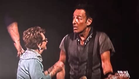 YOUTUBE Bruce Springsteen canta con la madre di 91 anni ...